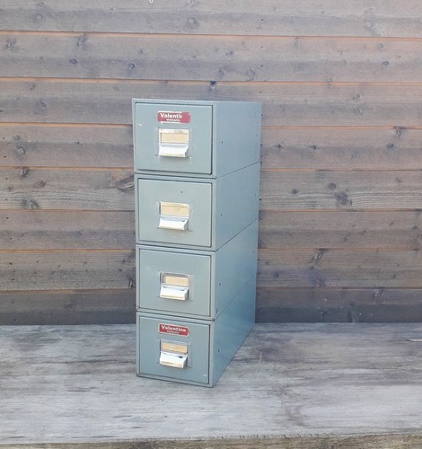 Archivio schedario schedario