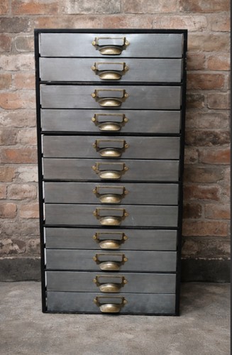 Cassettiera stile industriale